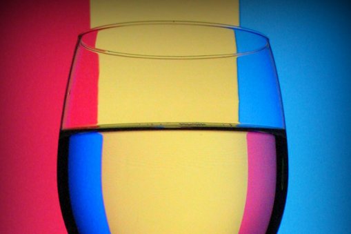 Даже не пробуя вино, можно многое узнать о нем по цвету