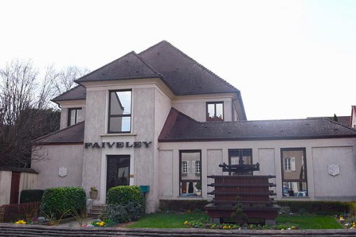 Large_Faiveley_house
